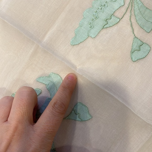 Vintage square table cloth with matching tea towels, 34x 32, - Picture 3 of 9